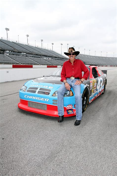 richard petty driving experience schedule.